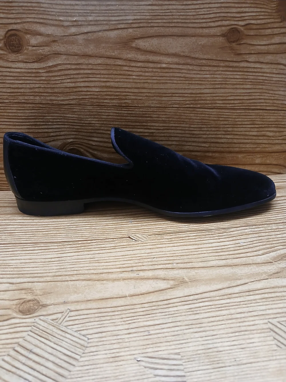 Magnanni Men's Velvet Slip-On Loafer -Black